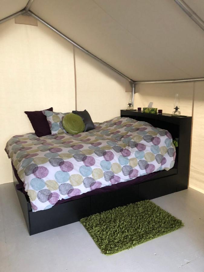 Hotel Vines And Puppies Glamping Hideaway à Jade City Extérieur photo